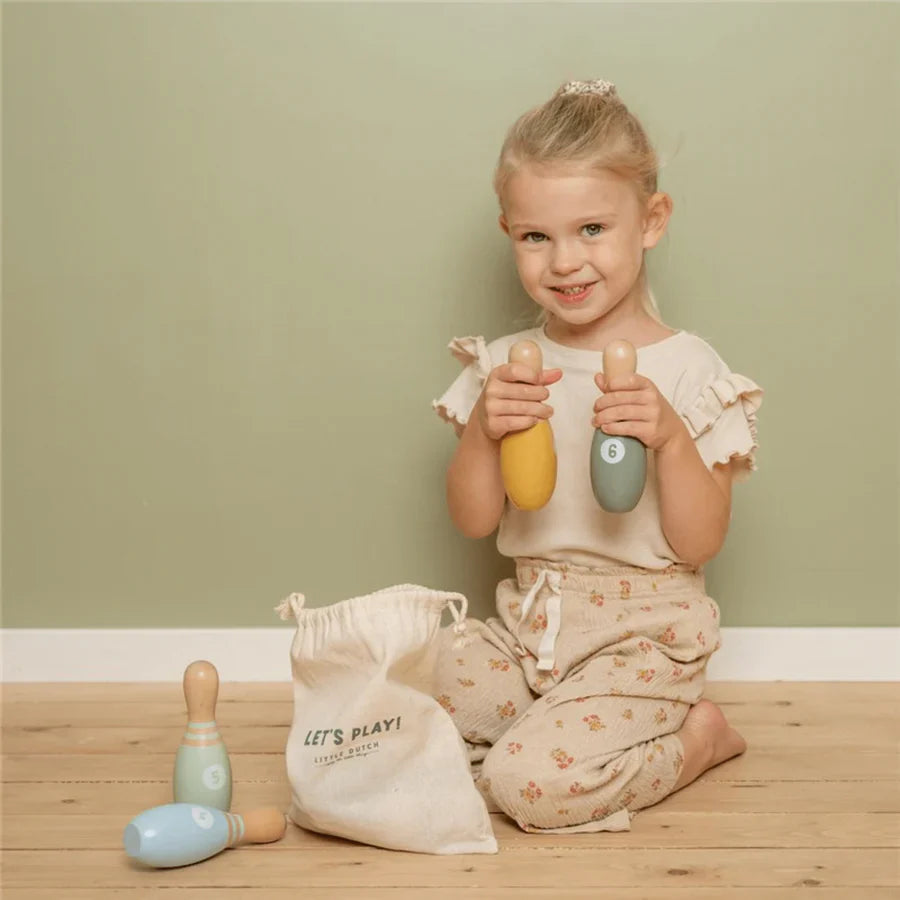 Bolos y otras maneras de que los niños se diviertan al aire libre