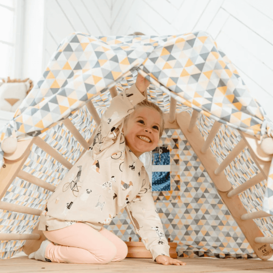 jugando con la carpa amarillo pikler